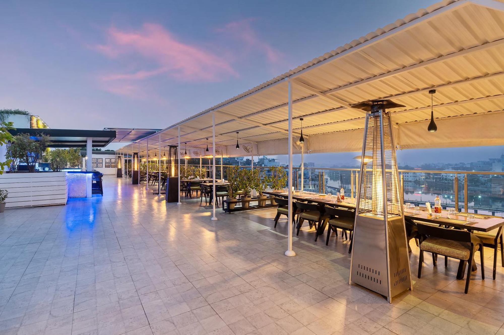Rajdarshan - A Lake View Hotel In Udaipur Exterior photo