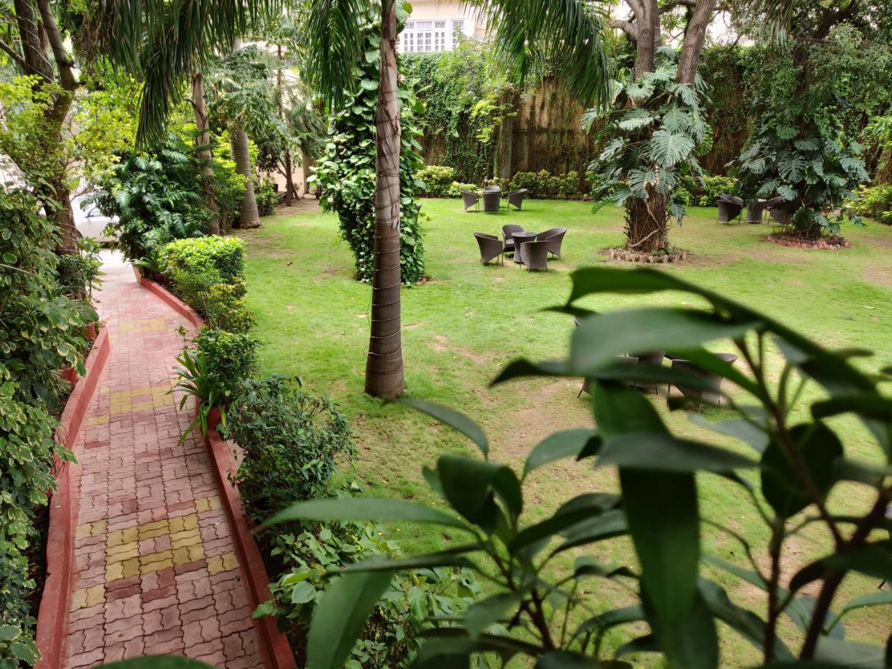 Rajdarshan - A Lake View Hotel In Udaipur Exterior photo